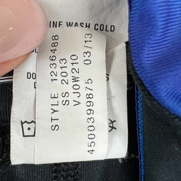 Under Armour Black Blue Fitted SONIC Woman's HeatGear Crops Size S Small - Picture 9 of 9